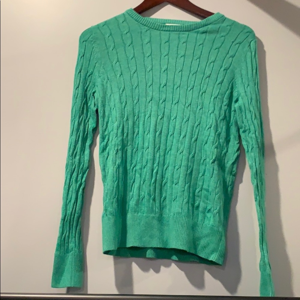 Green soft sweater. Perfect for Fall!!